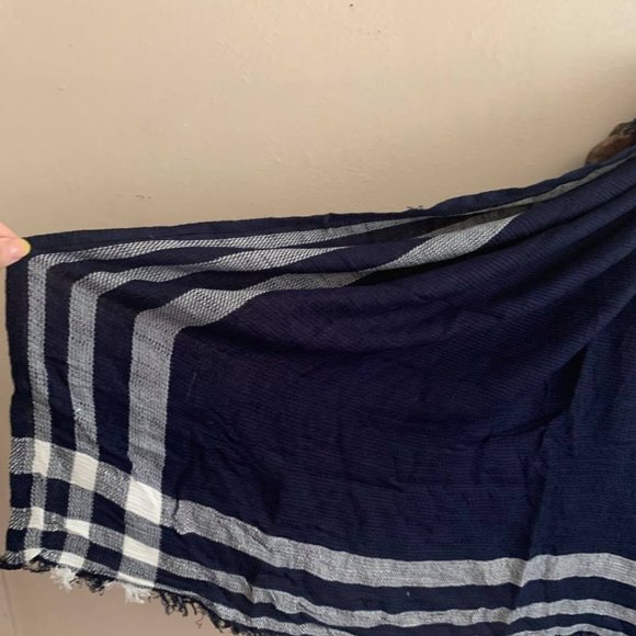 Aerie beach scarf - Picture 2 of 2